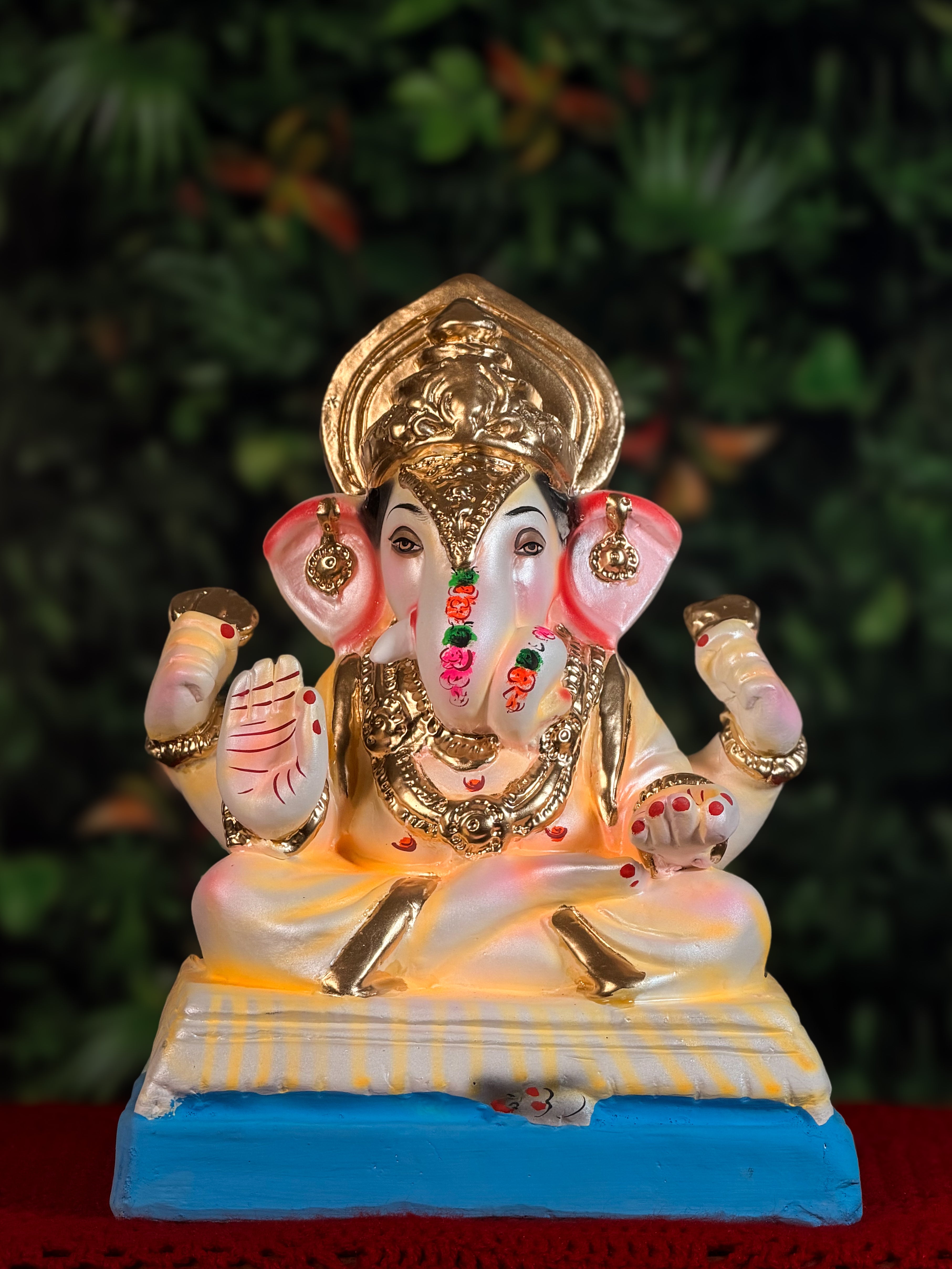 Pearl Yellow Dagdusheth (14 Inches)